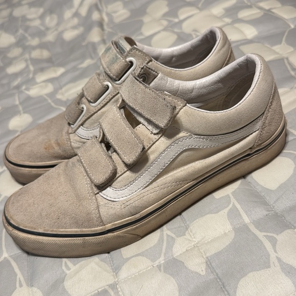 Vans - Picture 2 of 6